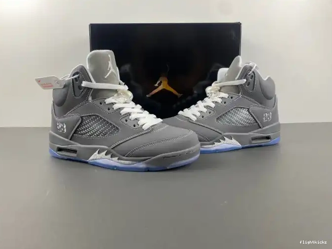 Grey Air Jordan Wolf Retro 136027-005 5 0516